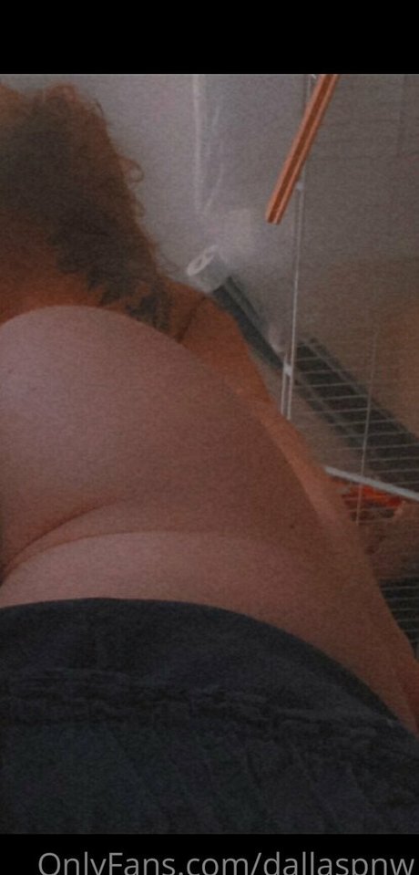 オイルを塗った巨乳オンリーファンズ 美しいヌード 写真