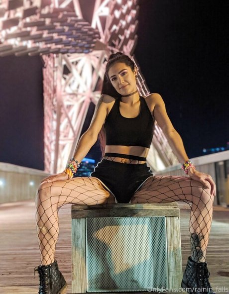 黒檀の指入れオンリーファンズ エロチック 写真