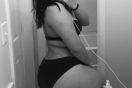 Rosaphy Rxsekiss ヌードモデル ギャラリー