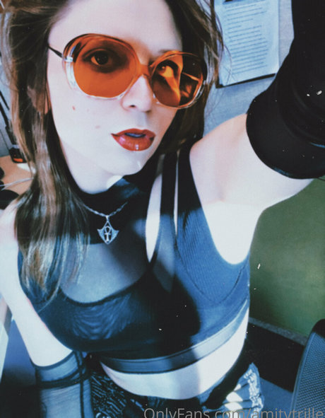 カーリーエボニーオンリーファンズ アート裸 写真