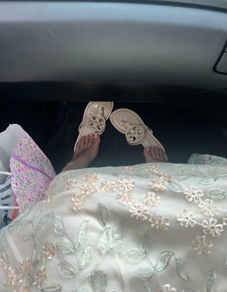 ランジェリーファックオンリーファンズ えろ 画像