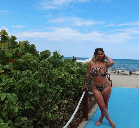 足 熟女 オンリーファンズ ポルノ 写真