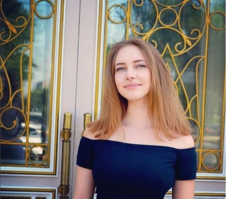 Alissa Strekozova ポルノスター セクシー ギャラリー