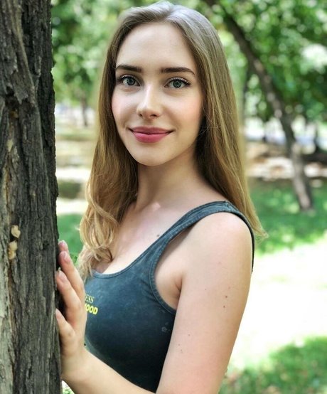 Alissa Strekozova ヌードモデル 写真