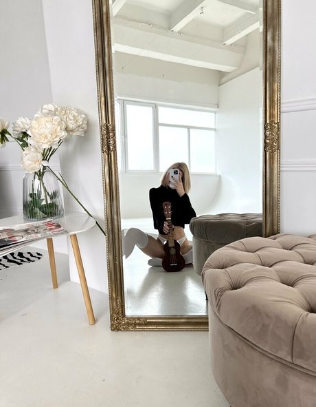 キティ・ウェット・オンリーファンズ アダルト 写真