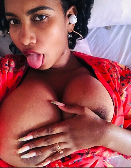 裸の女の子オンリーファンズ 無料 画像