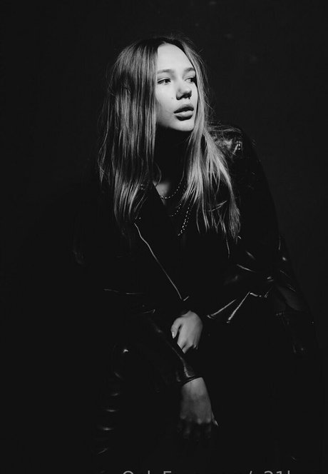 ジャークオンリーファンズ エロチック 写真