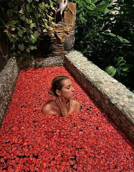 yanaviolet 美しいポルノスター 画像