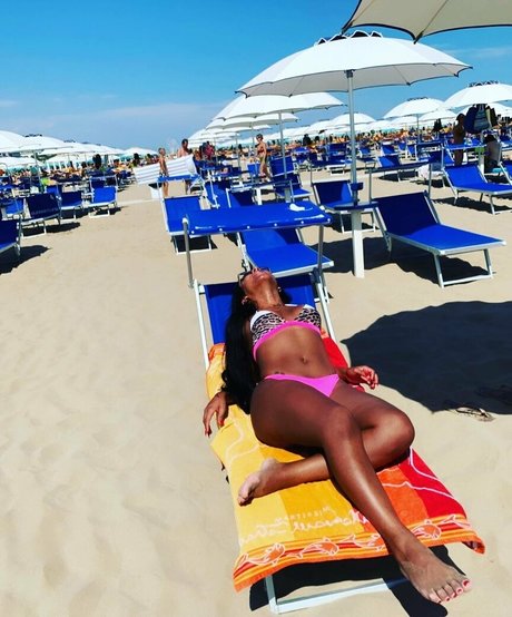 ayllagatina ポルノモデル 画像