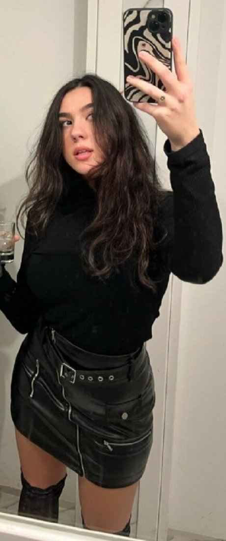 ランジェリーヌードオンリーファンズ 無料セックス 写真