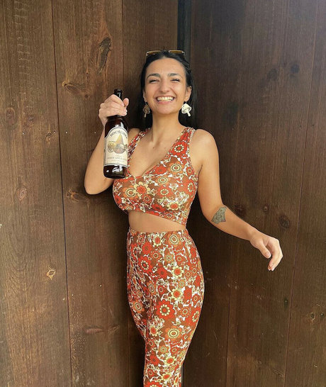 ホットなシーメールオンリーファンズ アート裸 写真