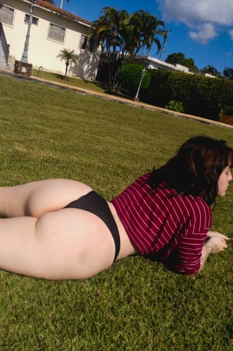 Luma Ferrari エロティックなモデル アーカイブ