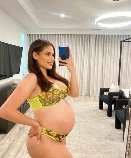 Nazanin Kavari 裸のポルノスター 写真