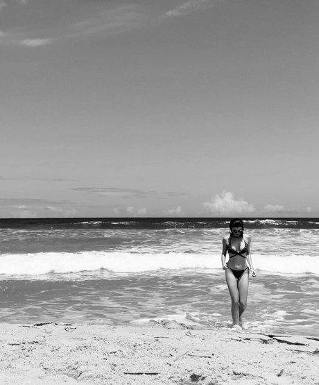 Alinne Moraes ヌードスター アーカイブ