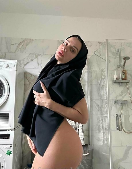 タトゥーオンリーファン セクシーヌード 写真