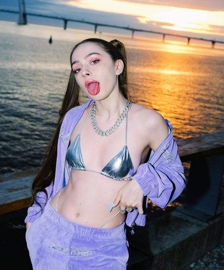 フラットオンリーファン ポルノ 写真