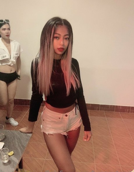 後背位オンリーファンズ ホットセクシー 写真