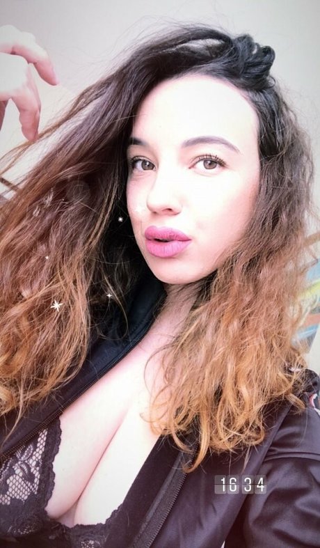 足 熟女 オンリーファンズ 無料ヌード 画像