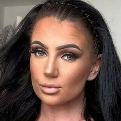 2人のオンリーファンズ エロ 画像