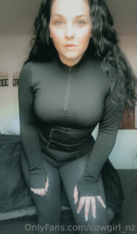 カウガール POV オンリーファンズ ホット裸 ギャラリー