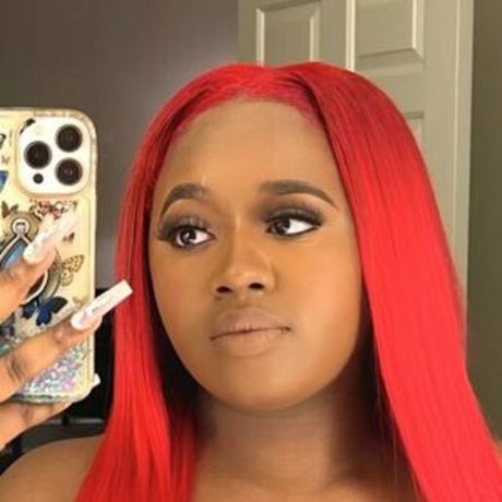 巨乳タトゥーオンリーファンズ エロチック 写真