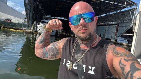 Giosworld アダルトスター 写真