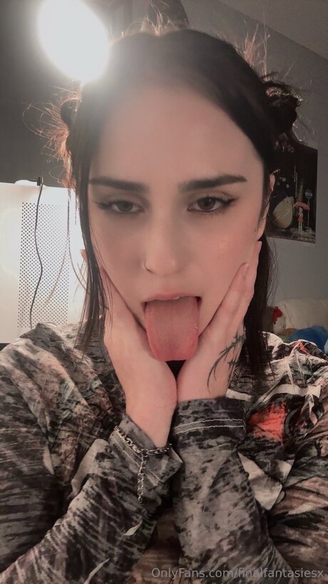 ぽっちゃりブロンドのオンリーファンズ ホットセックス 画像