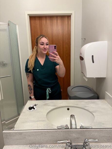 Naughty Neighbours Tease ポルノスター 写真