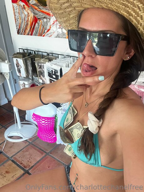 Charlottechanelfree 素敵なモデル 写真