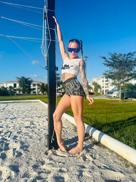 Littlelyssy セクシーモデル 写真