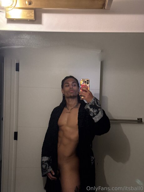 Itsball0 スター ヌード 写真