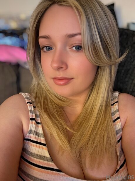 Pregnantleanna ヌードモデル 写真