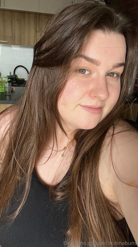 Alicecinnabuns アダルトモデル 画像