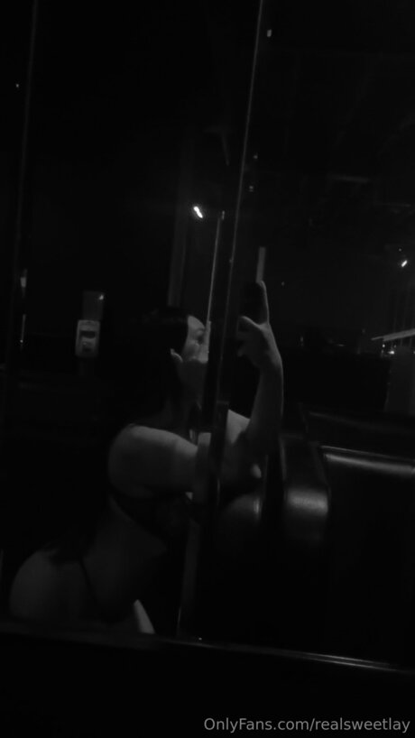 Realsweetlay エロティックなポルノスター 写真