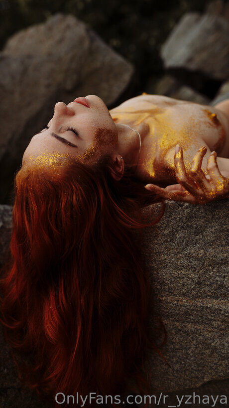 R Yzhaya ホットなスター 写真