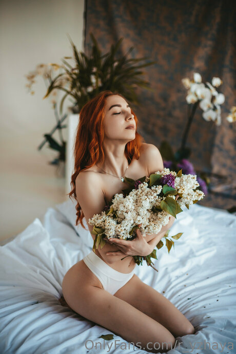 ランジェリーヌードオンリーファンズ xxx 画像