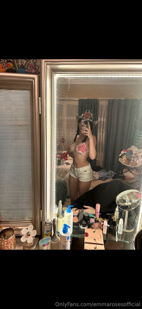 Emmarosesofficial エロティックなポルノスター 画像