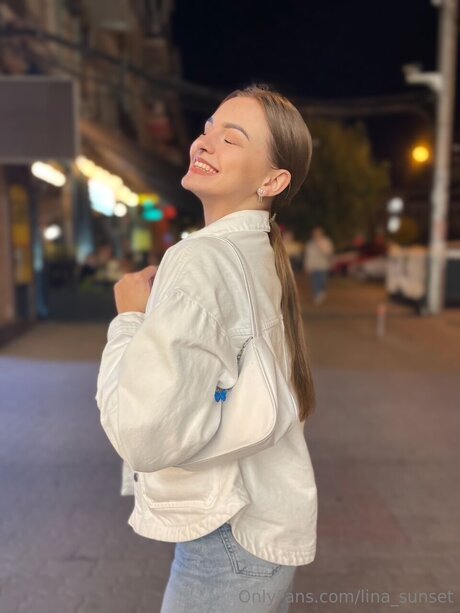 Lina Sunset アダルトスター 写真