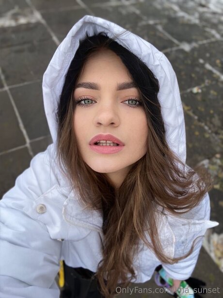 Lina Sunset 高品質モデル 写真