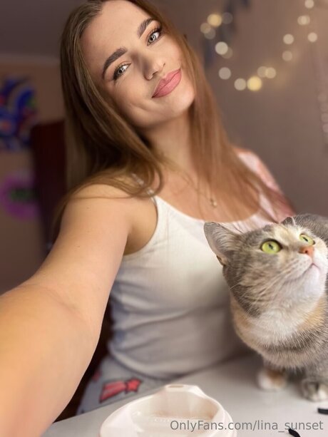 Lina Sunset 完璧なモデル 写真