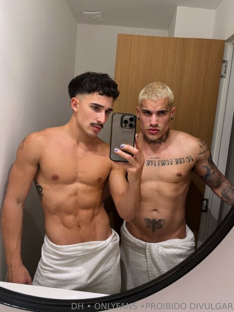 金髪の顔射オンリーファンズ セクシーヌード 画像