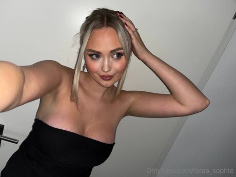 黒髪の熟女オンリーファンズ セクシー 写真