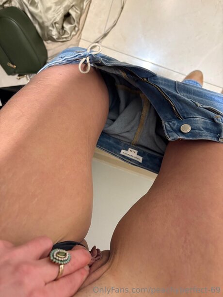 足 熟女 オンリーファンズ ホットポルノ 画像