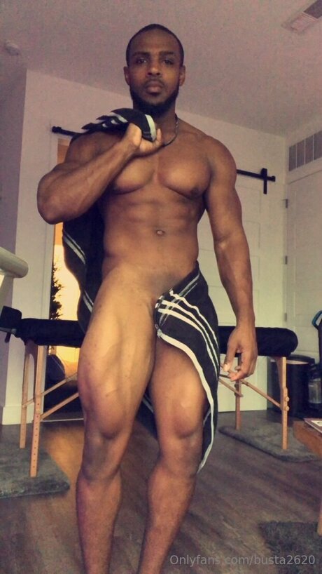 Busta2620 裸のポルノスター 写真