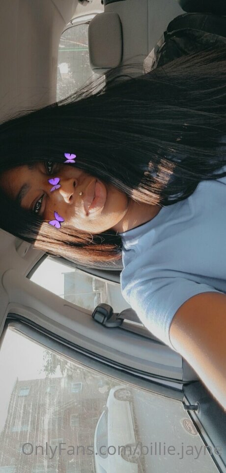 U225375949 かわいいモデル 写真