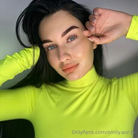 Emily Aur 素敵なモデル 画像