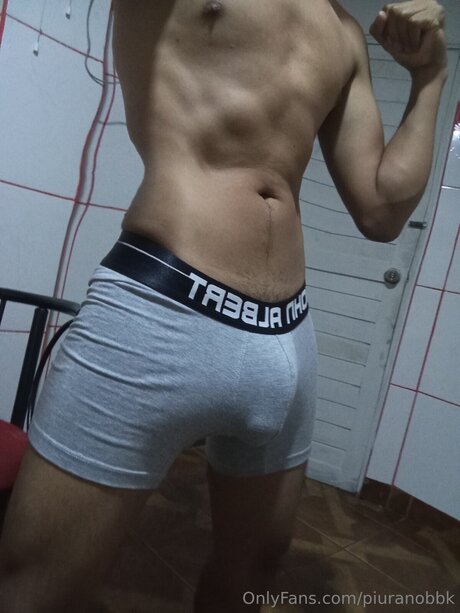 Piuranobbk 裸のスター 写真