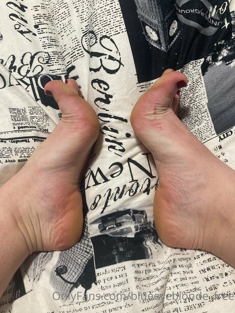 小さいチンポのシーメールオンリーファンズ 無料セクシー 画像