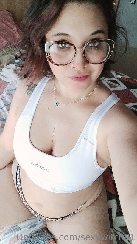 ランジェリーヌードオンリーファンズ アートポルノ 画像