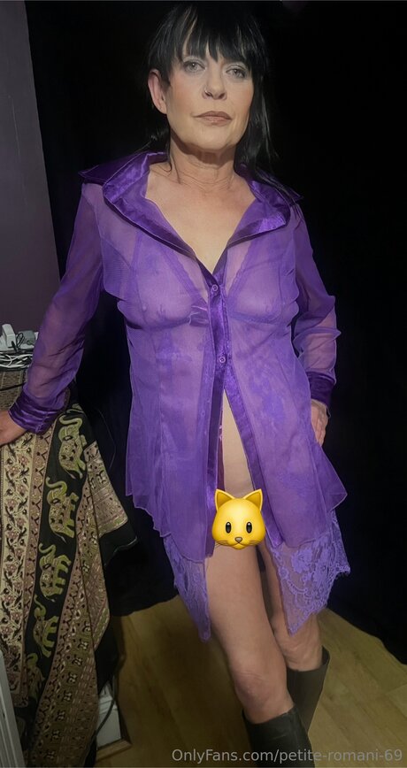 Petite Romani 69 ホットモデル 写真